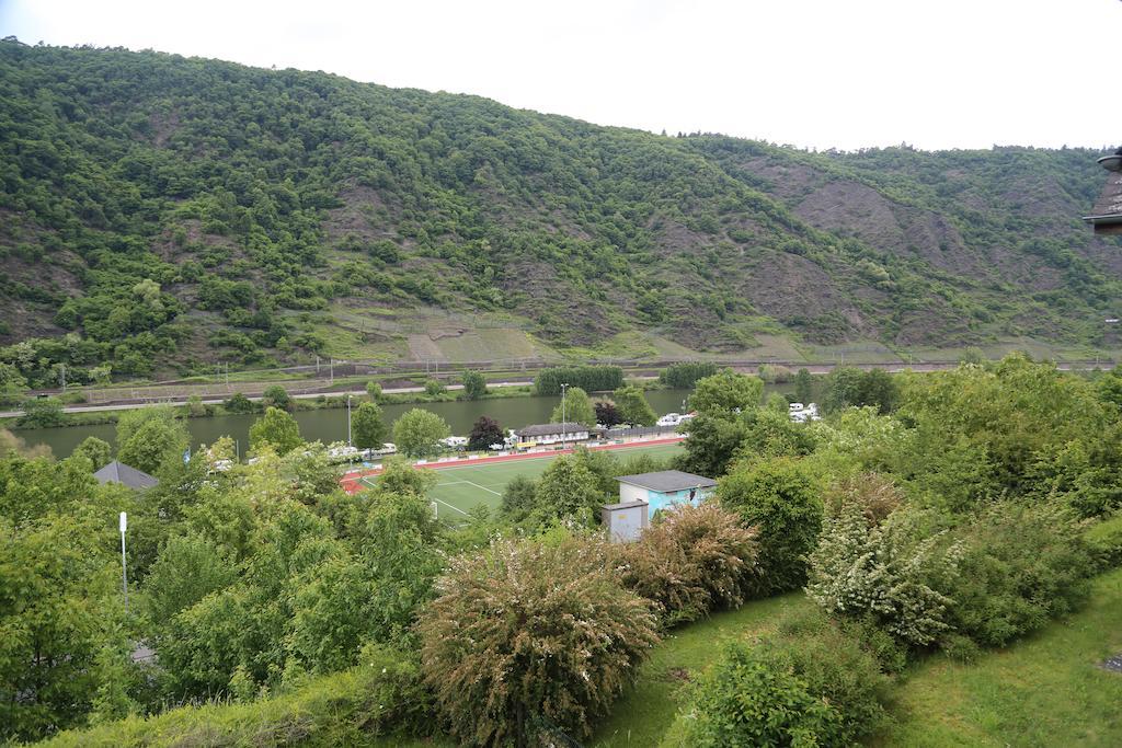 Haus Flora - Ferienwohnungen Cochem Cameră foto